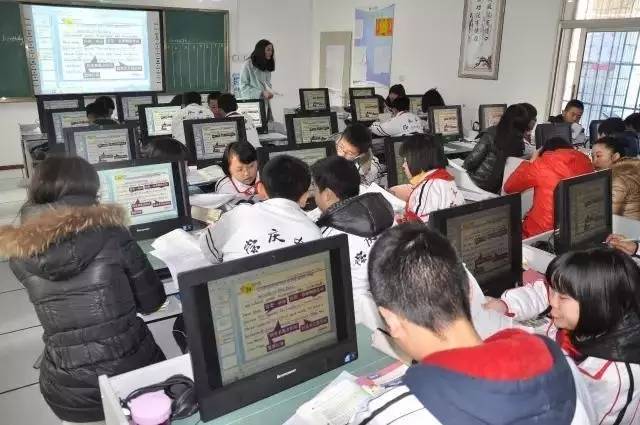 互聯網+時代下多媒體技術助力學校實現彎道超車