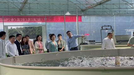 程萍校長帶隊(duì)走訪現(xiàn)代農(nóng)業(yè)企業(yè)